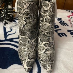 Zebra PU leather print ankle woman boots size 9